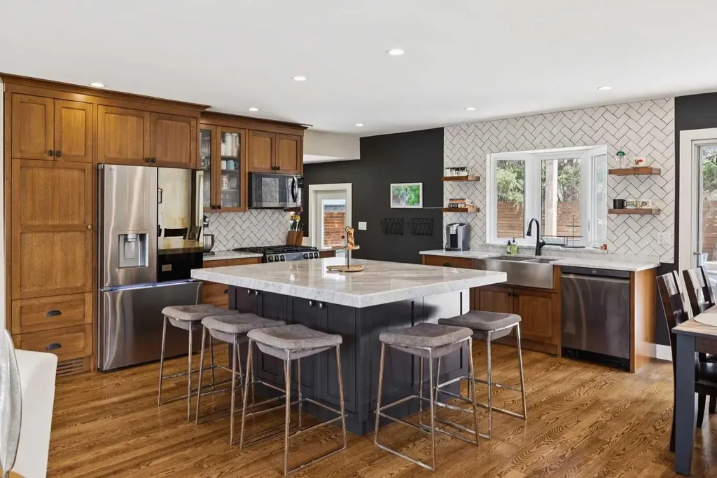 28 Calandar Road NW Calgary AB T2L 0P6