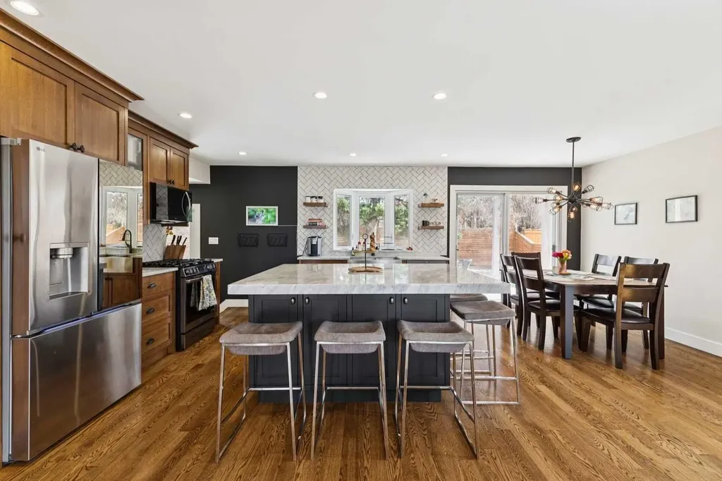 28 Calandar Road NW Calgary AB T2L 0P6