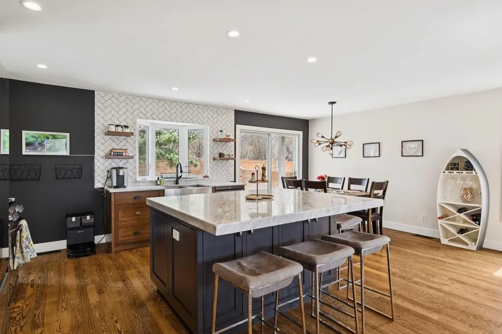 28 Calandar Road NW Calgary AB T2L 0P6