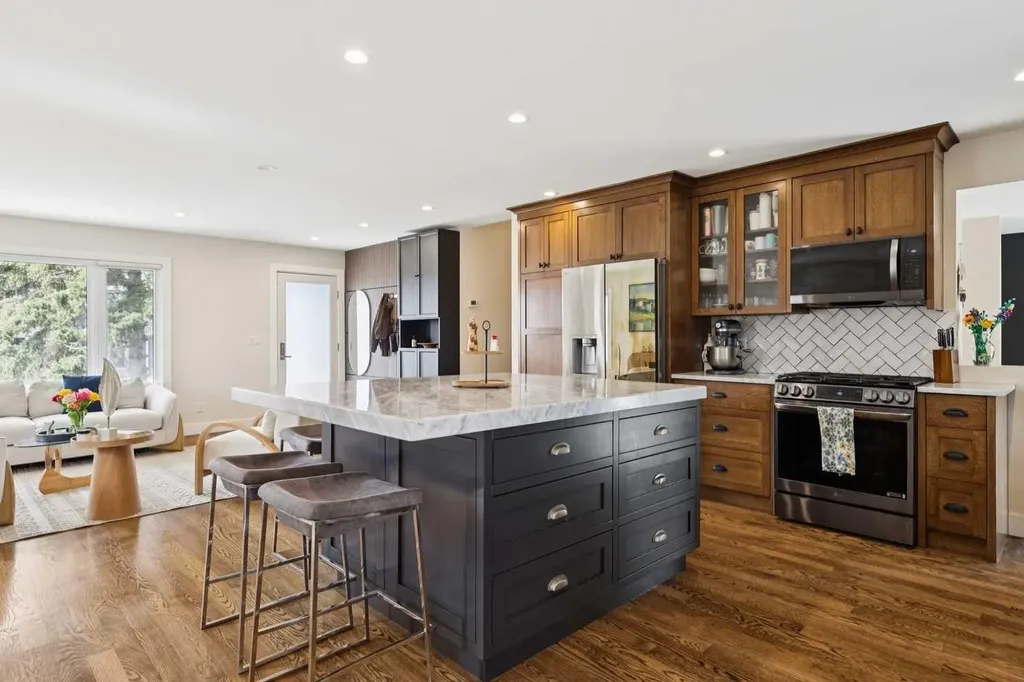28 Calandar Road NW Calgary AB T2L 0P6