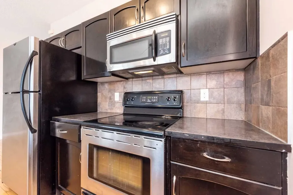 36 Everridge Gardens SW Calgary AB T2Y0H1