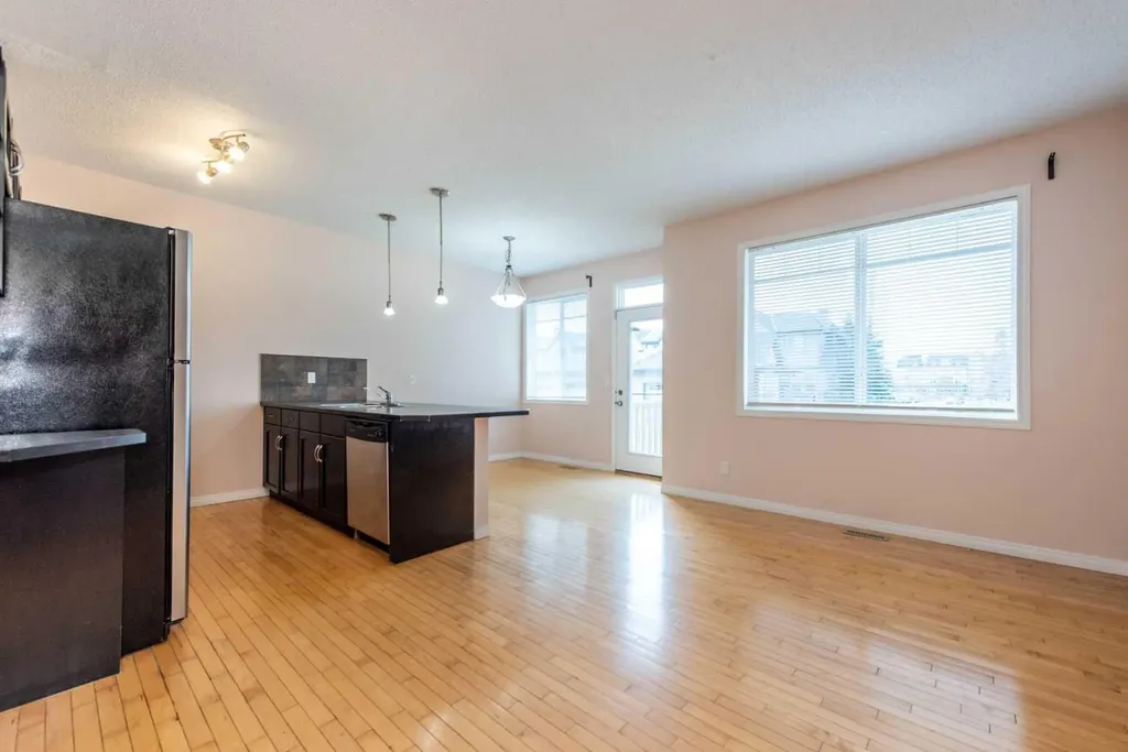 36 Everridge Gardens SW Calgary AB T2Y0H1