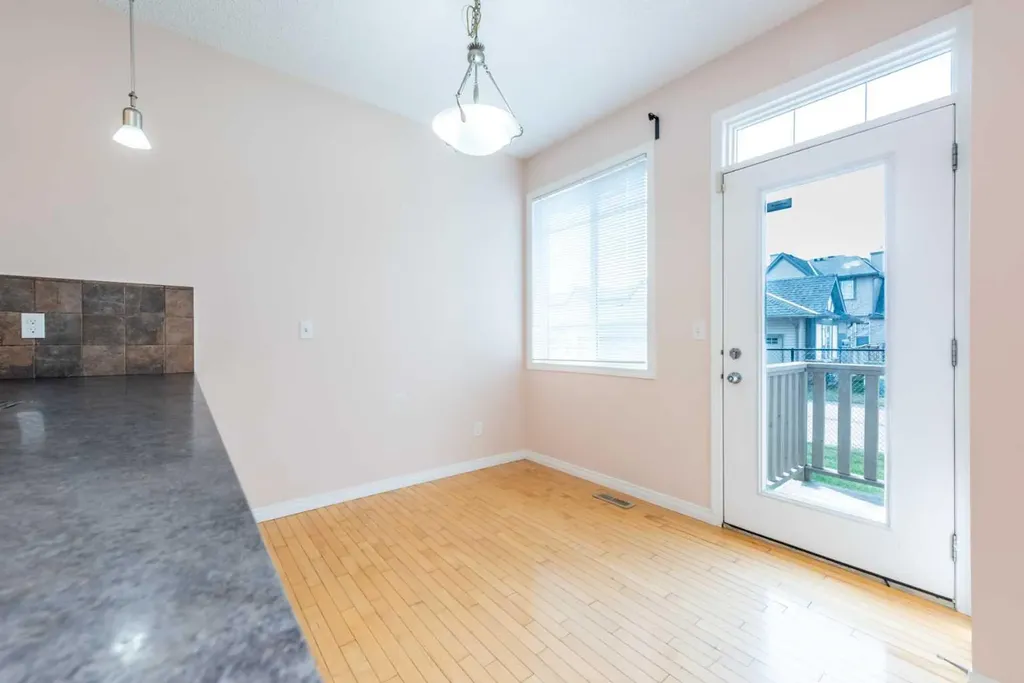 36 Everridge Gardens SW Calgary AB T2Y0H1