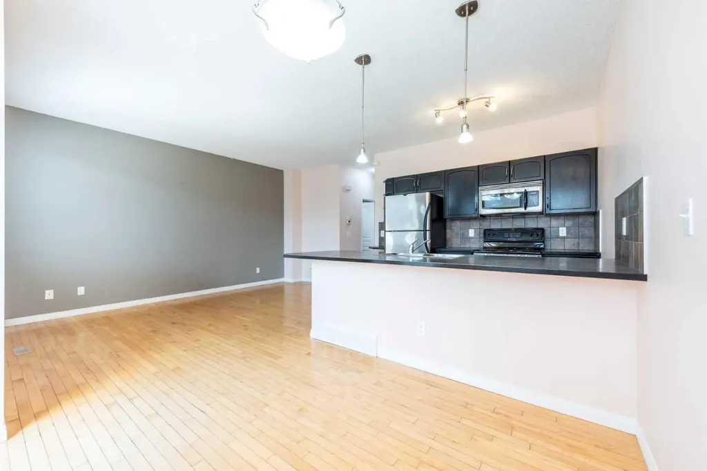 36 Everridge Gardens SW Calgary AB T2Y0H1