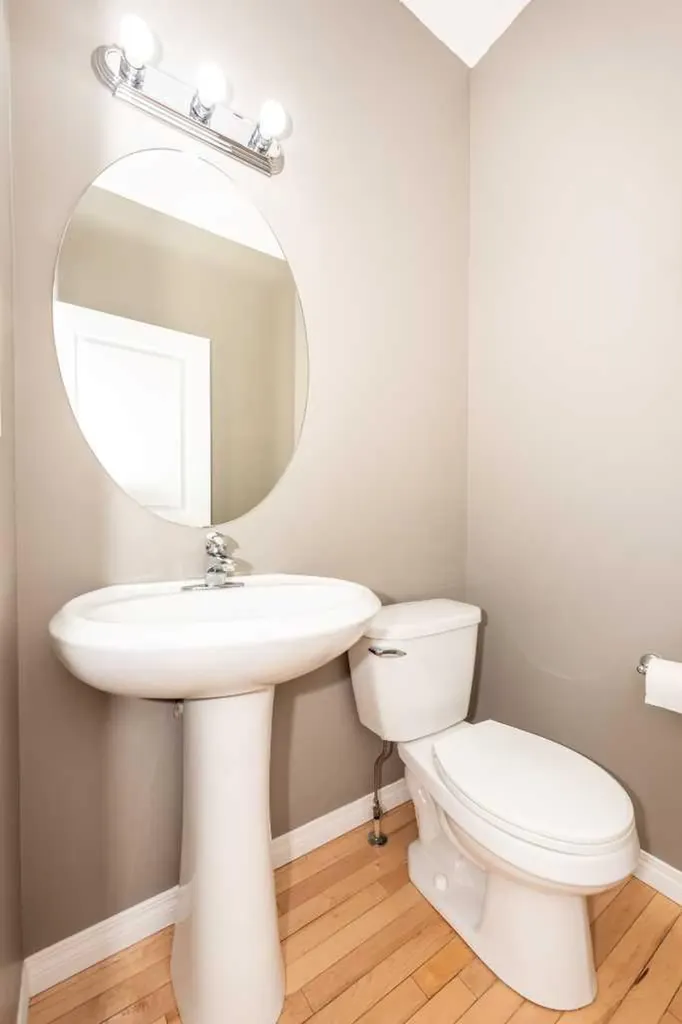 36 Everridge Gardens SW Calgary AB T2Y0H1