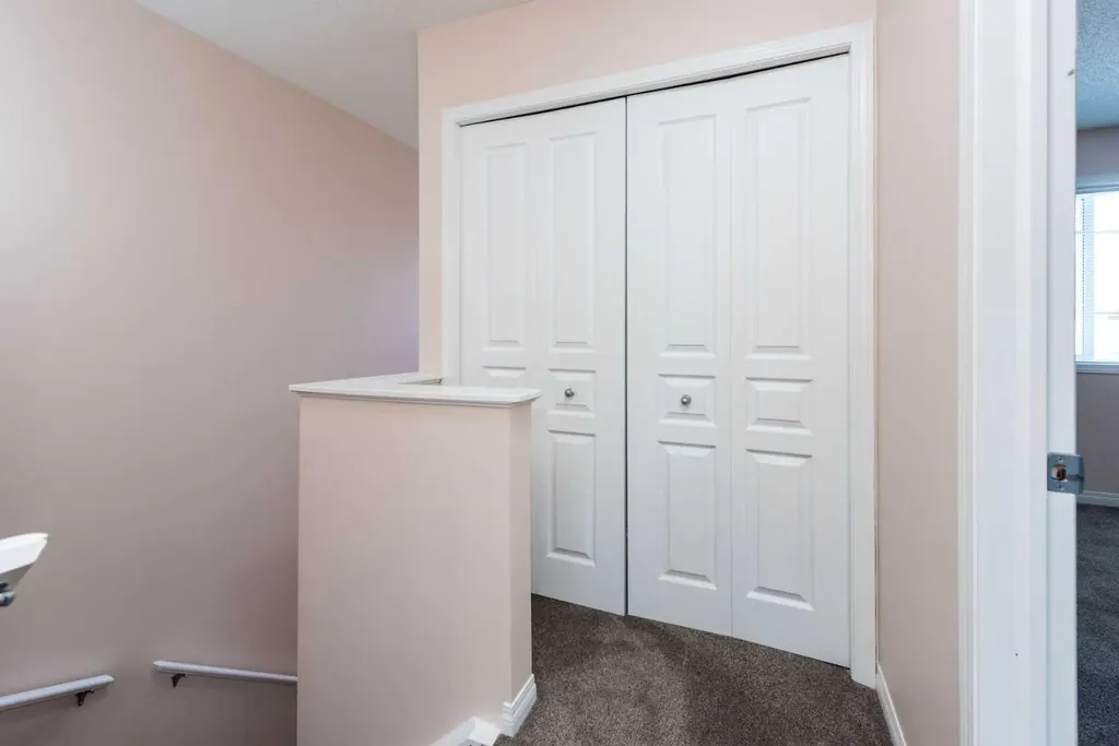 36 Everridge Gardens SW Calgary AB T2Y0H1
