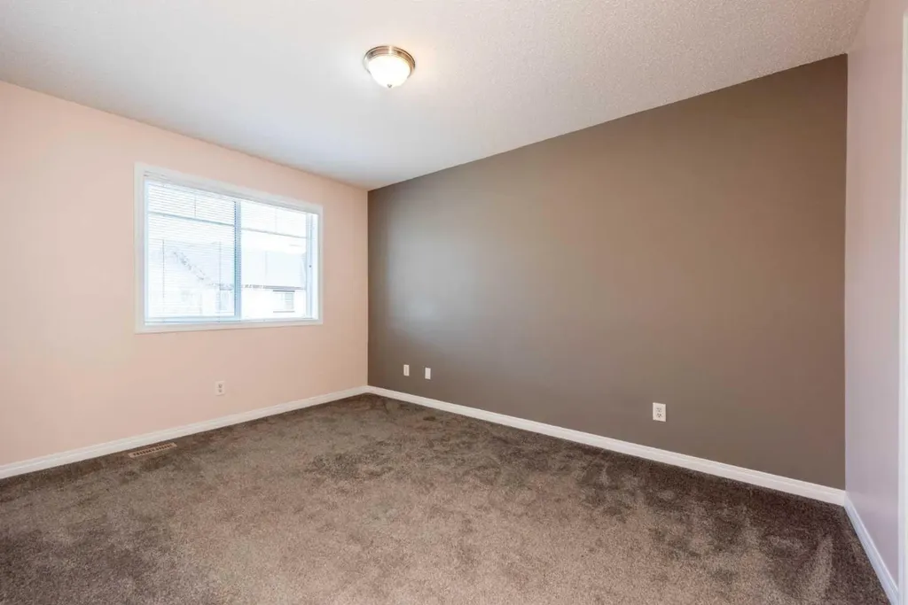 36 Everridge Gardens SW Calgary AB T2Y0H1