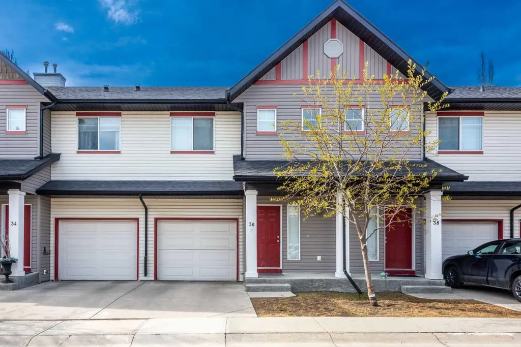 36 Everridge Gardens SW Calgary AB T2Y0H1