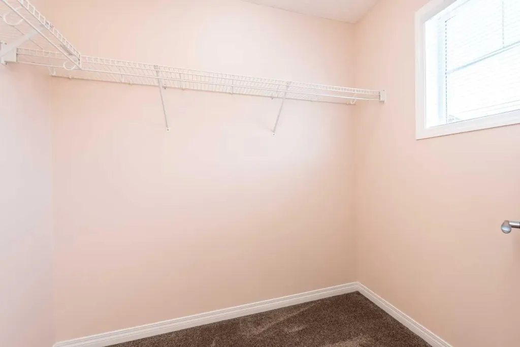 36 Everridge Gardens SW Calgary AB T2Y0H1