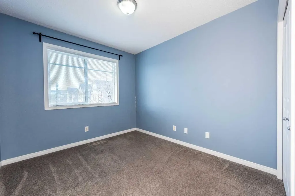 36 Everridge Gardens SW Calgary AB T2Y0H1