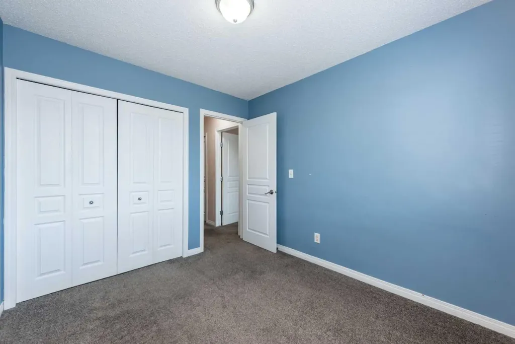 36 Everridge Gardens SW Calgary AB T2Y0H1