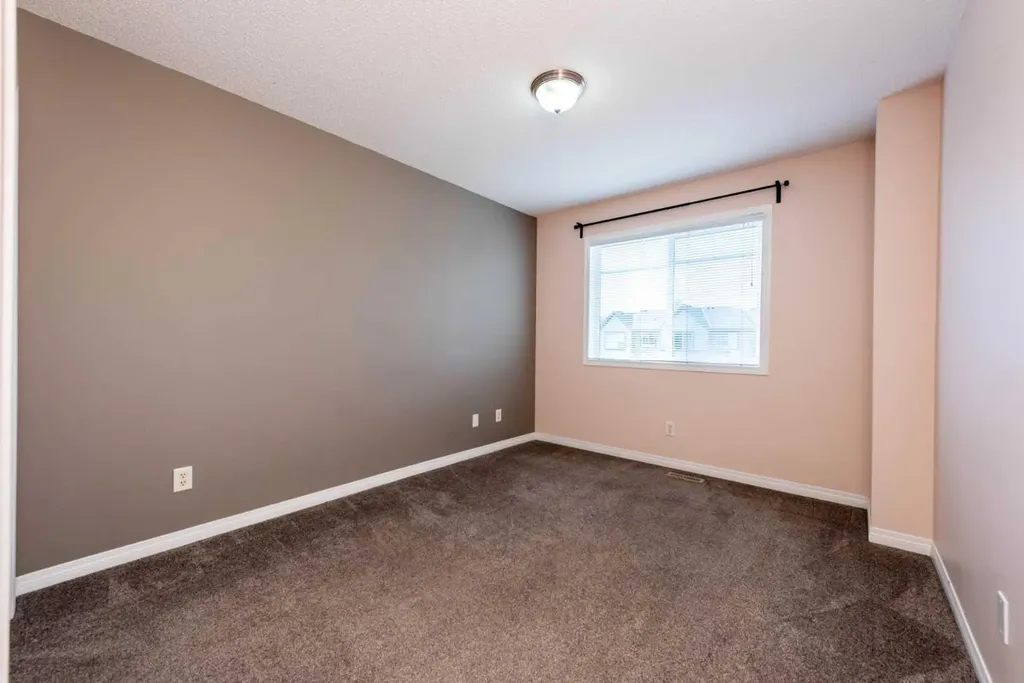 36 Everridge Gardens SW Calgary AB T2Y0H1