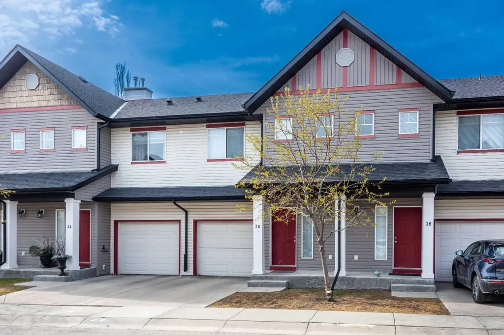 36 Everridge Gardens SW Calgary AB T2Y0H1