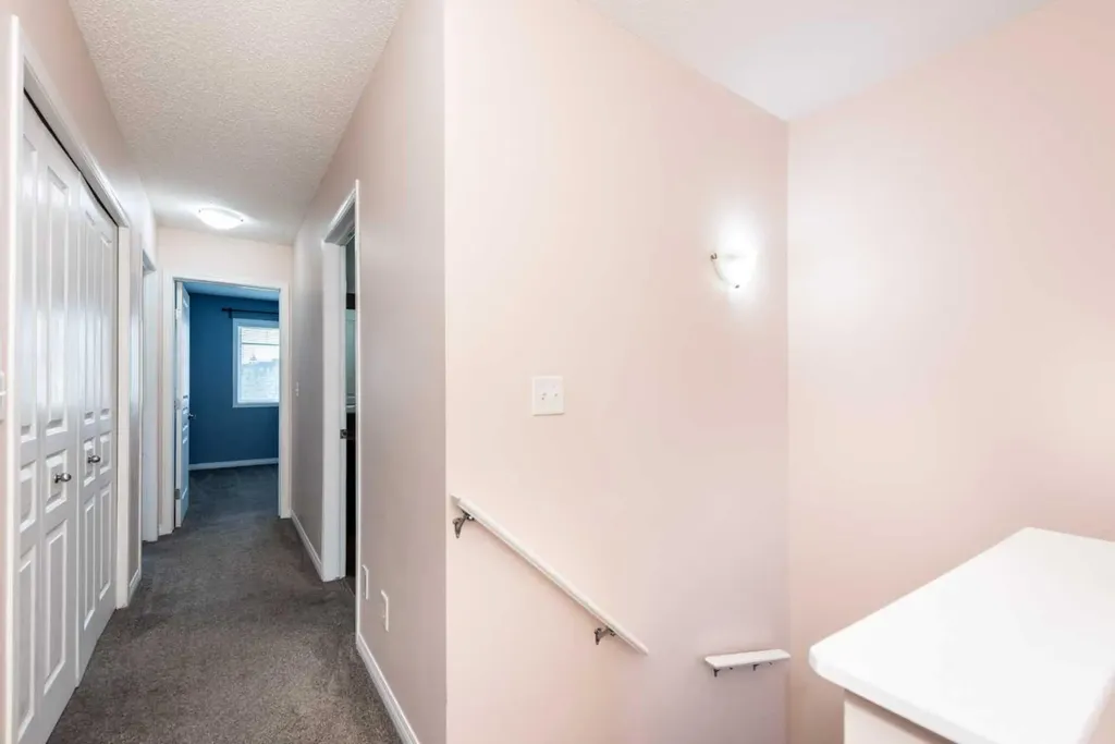 36 Everridge Gardens SW Calgary AB T2Y0H1