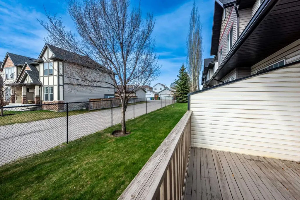 36 Everridge Gardens SW Calgary AB T2Y0H1