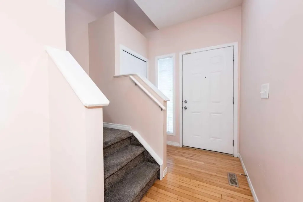 36 Everridge Gardens SW Calgary AB T2Y0H1