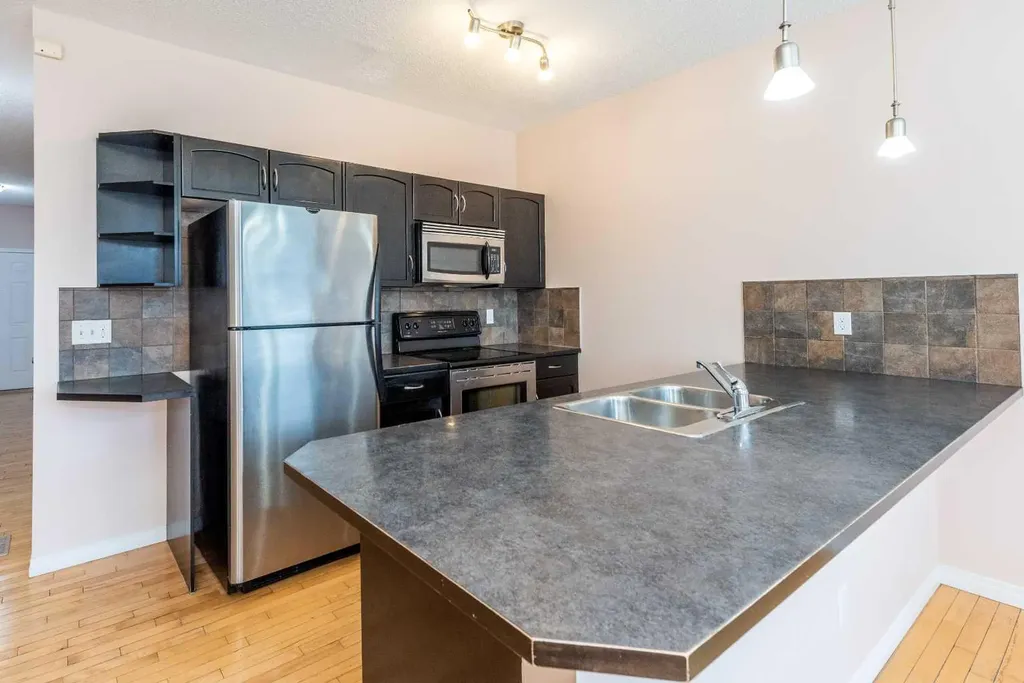 36 Everridge Gardens SW Calgary AB T2Y0H1