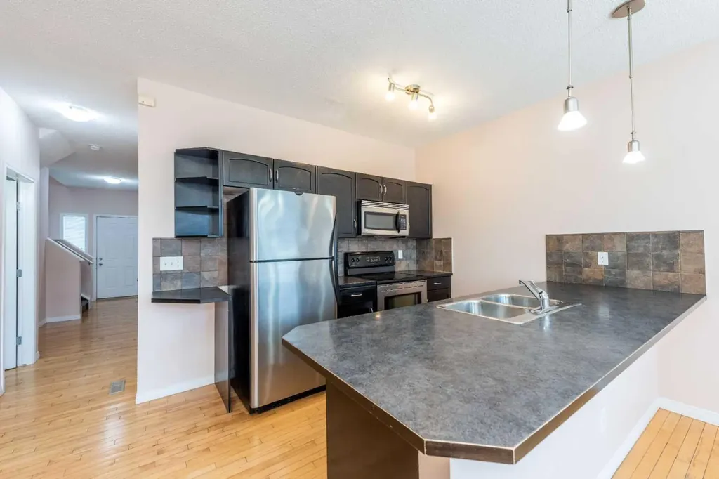 36 Everridge Gardens SW Calgary AB T2Y0H1