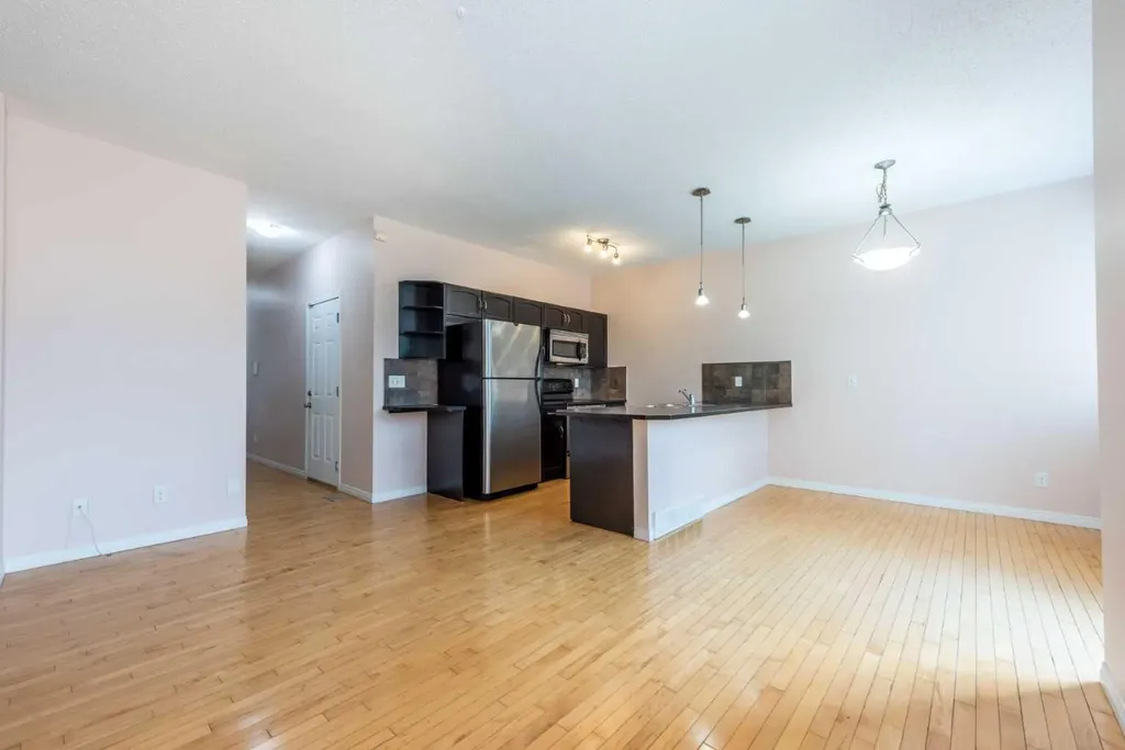 36 Everridge Gardens SW Calgary AB T2Y0H1
