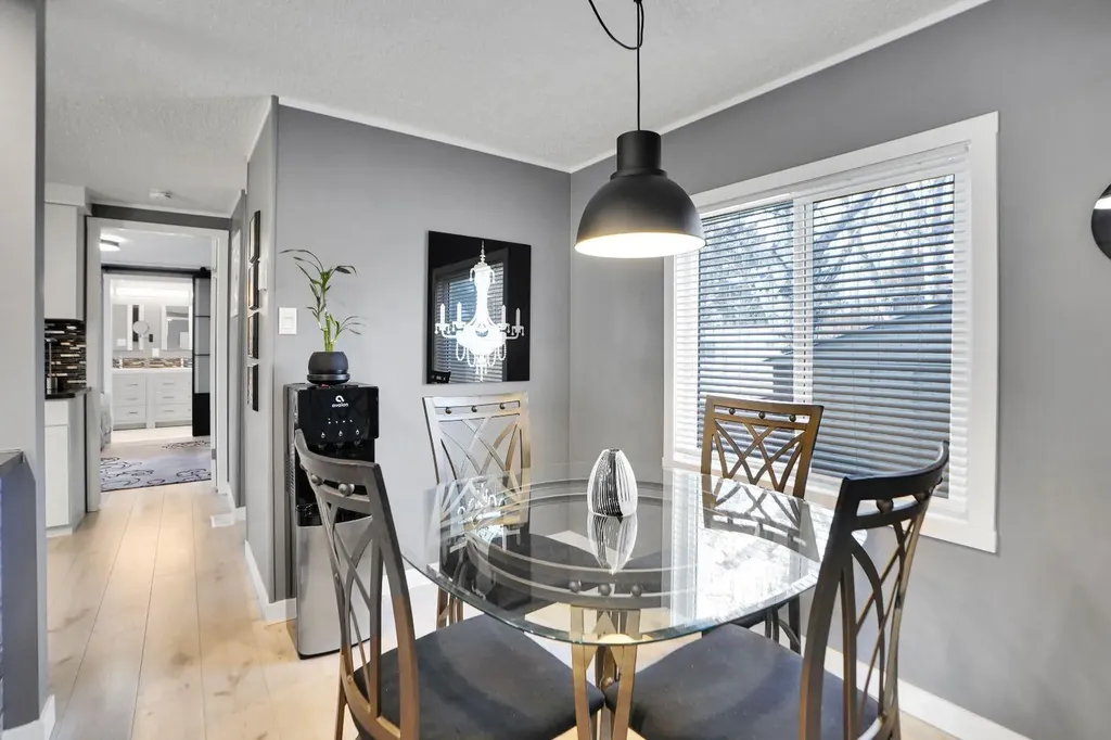 3223 83 Street NW Calgary AB T3B 5N4