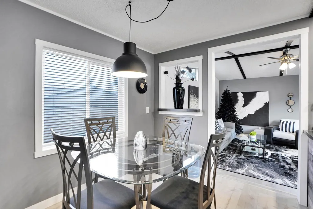 3223 83 Street NW Calgary AB T3B 5N4