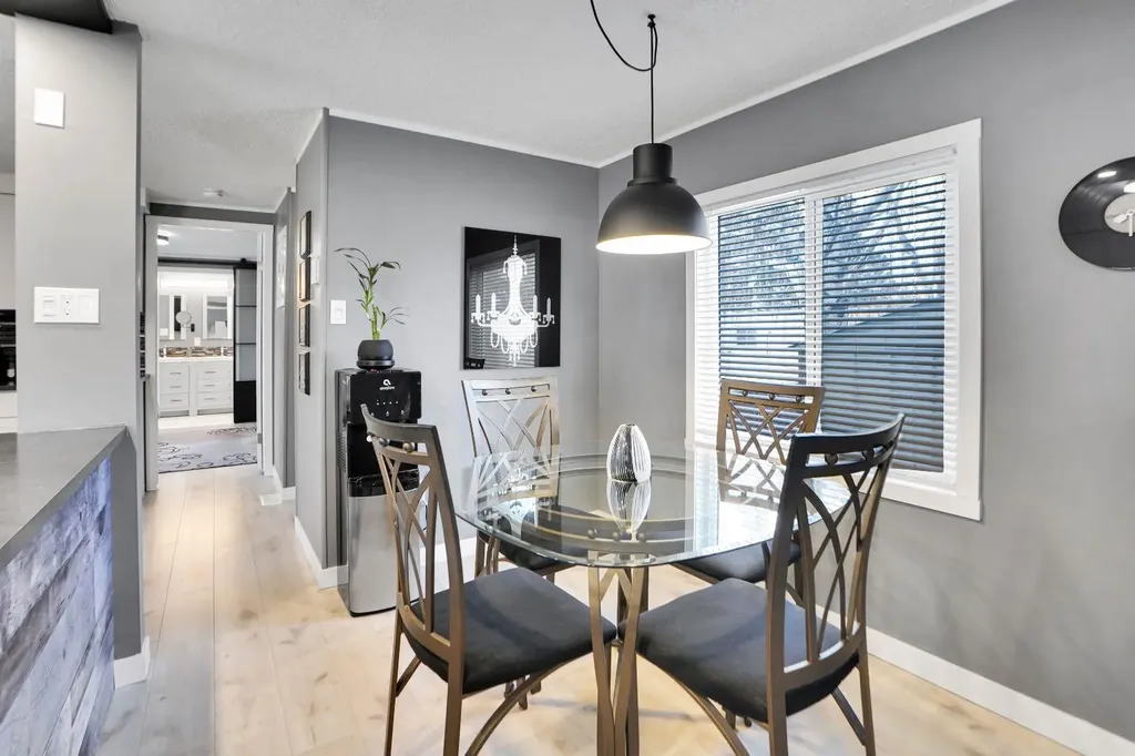 3223 83 Street NW Calgary AB T3B 5N4