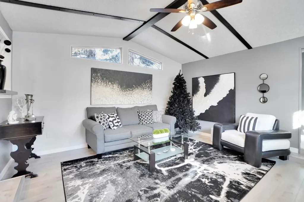 3223 83 Street NW Calgary AB T3B 5N4