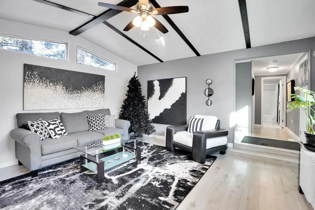 3223 83 Street NW Calgary AB T3B 5N4