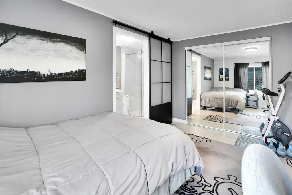 3223 83 Street NW Calgary AB T3B 5N4