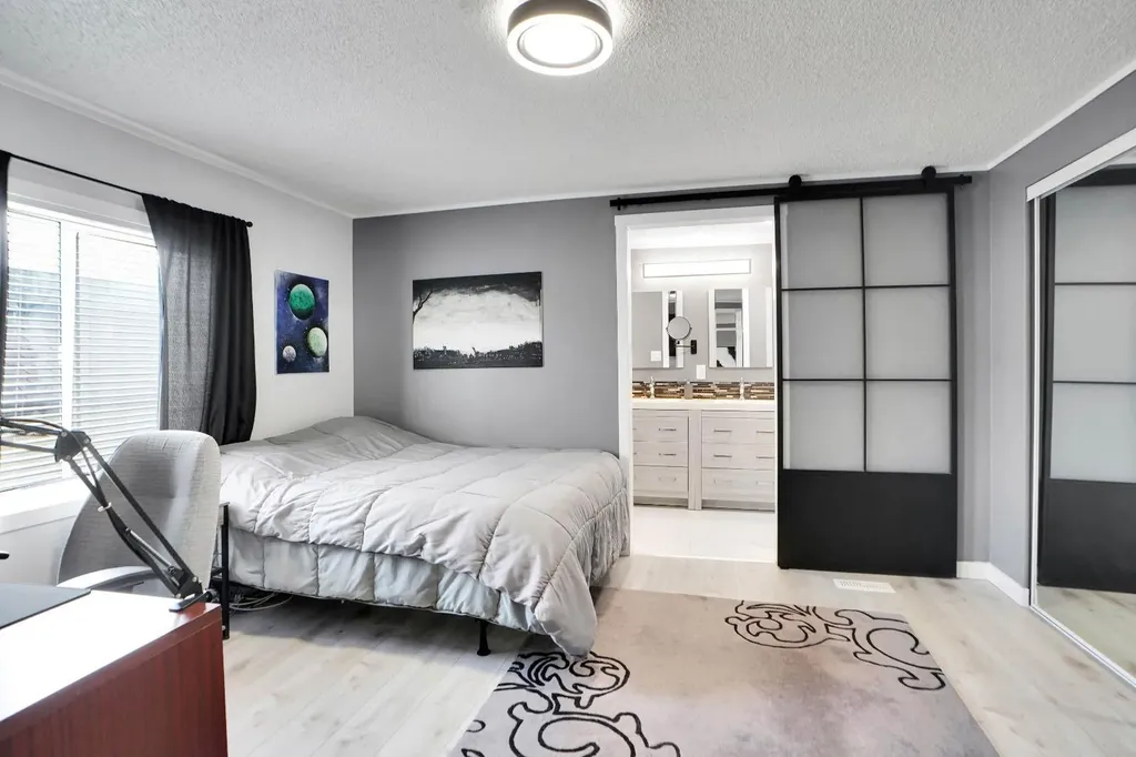 3223 83 Street NW Calgary AB T3B 5N4