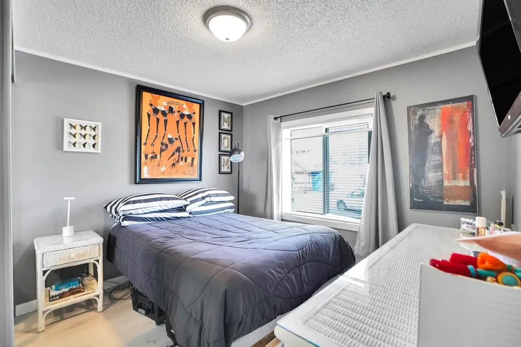 3223 83 Street NW Calgary AB T3B 5N4