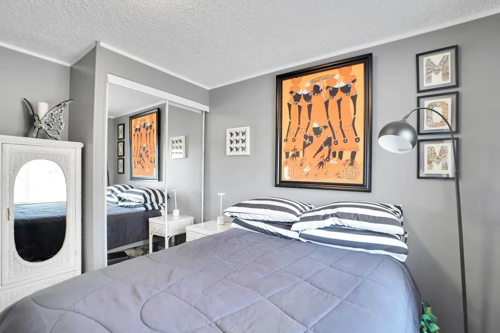 3223 83 Street NW Calgary AB T3B 5N4