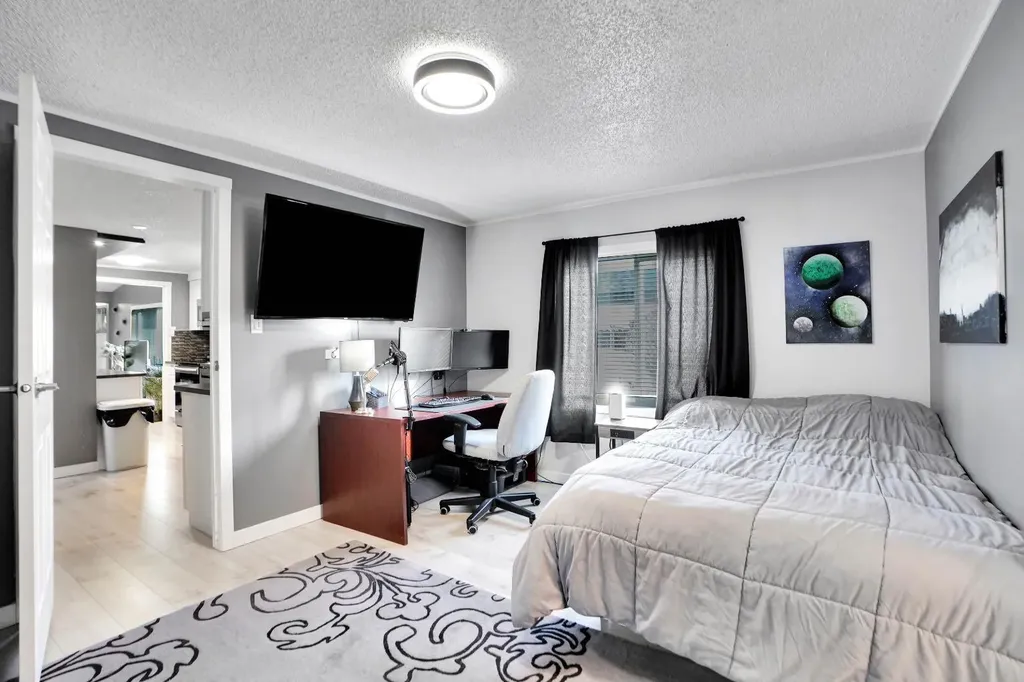 3223 83 Street NW Calgary AB T3B 5N4