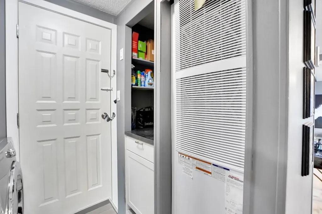 3223 83 Street NW Calgary AB T3B 5N4