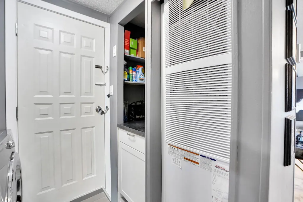 3223 83 Street NW Calgary AB T3B 5N4