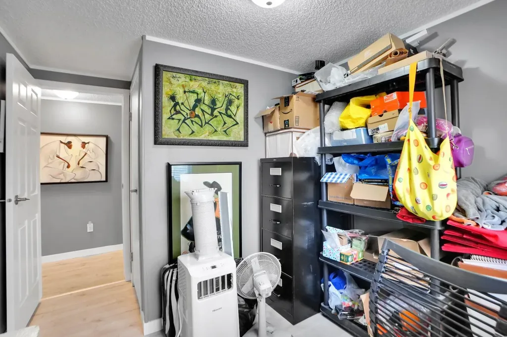 3223 83 Street NW Calgary AB T3B 5N4