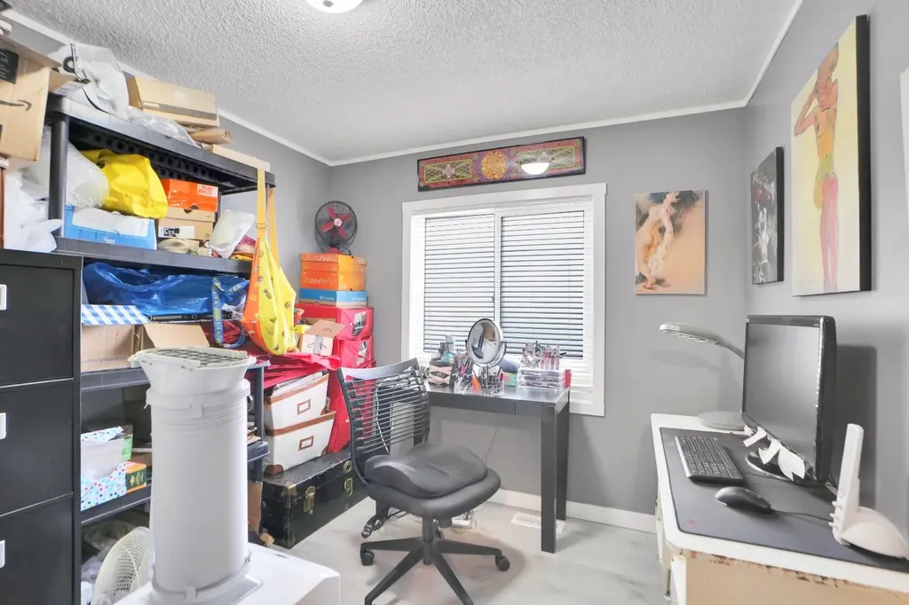 3223 83 Street NW Calgary AB T3B 5N4
