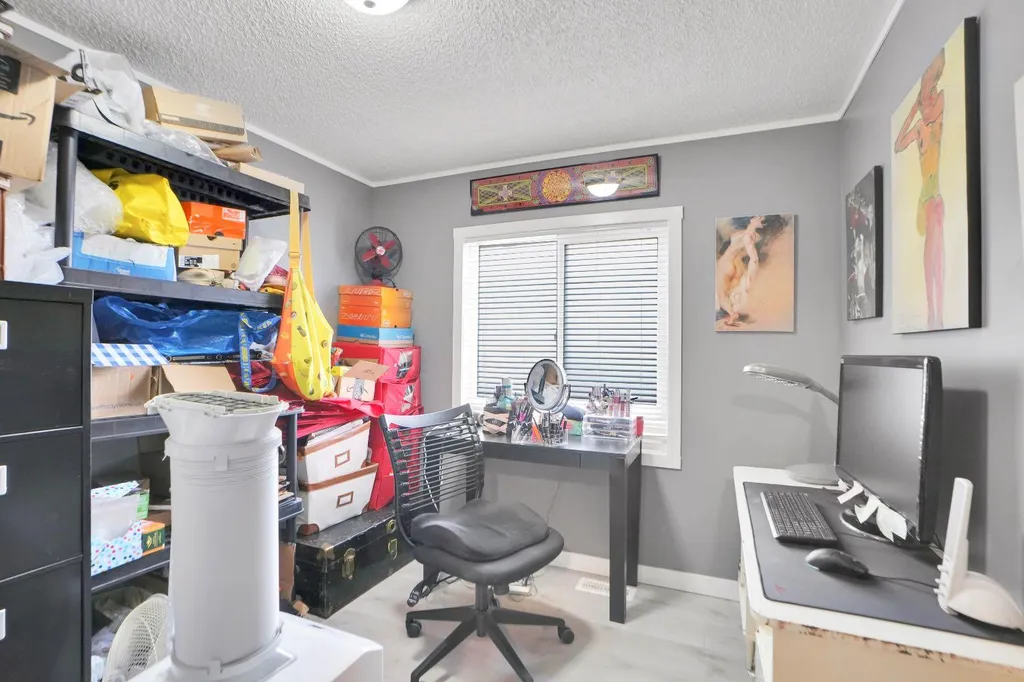 3223 83 Street NW Calgary AB T3B 5N4