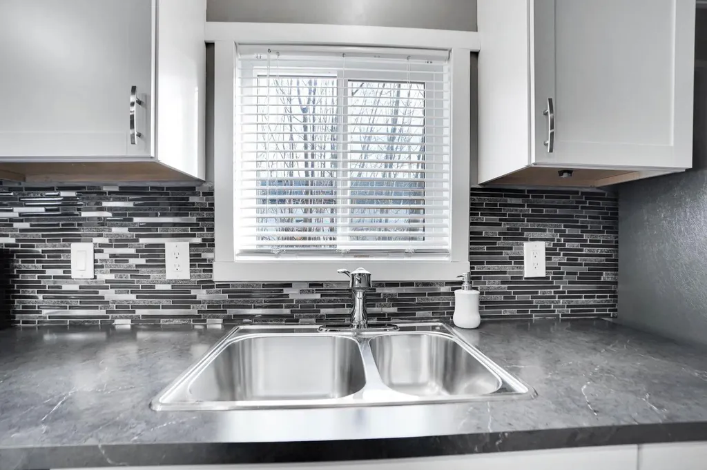 3223 83 Street NW Calgary AB T3B 5N4
