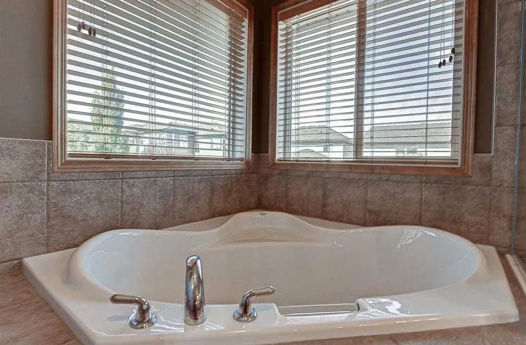 225 Kincora Heights NW Calgary AB T3R 1N6