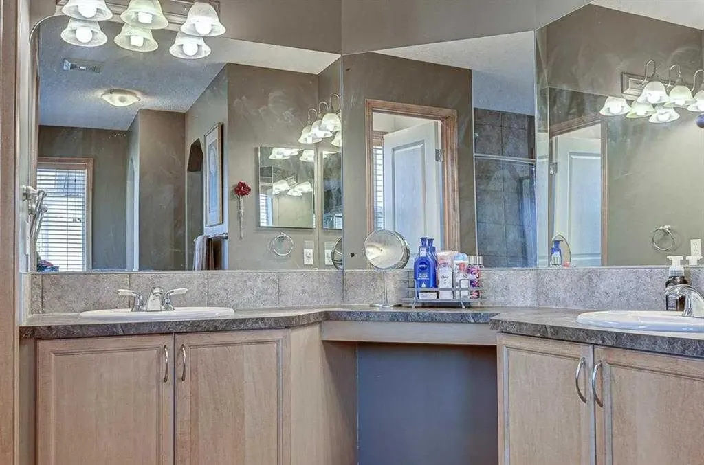 225 Kincora Heights NW Calgary AB T3R 1N6