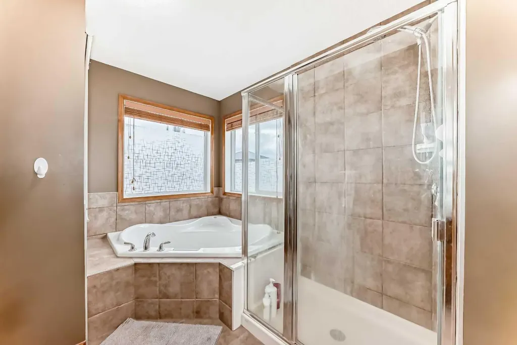 225 Kincora Heights NW Calgary AB T3R 1N6