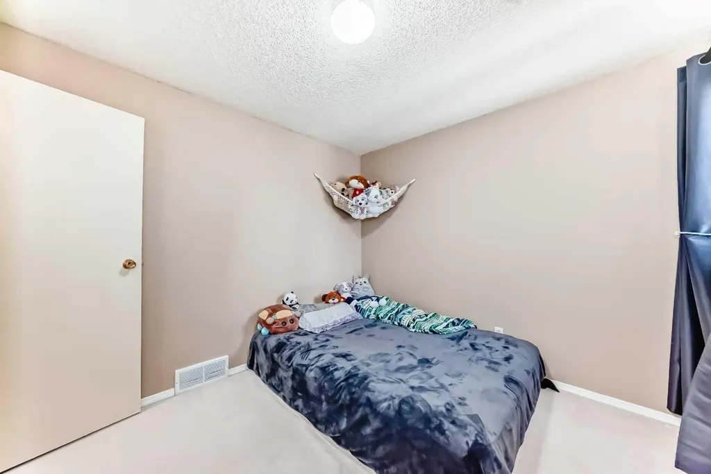 15 Falshire Terrace NE Calgary AB T3J3B1