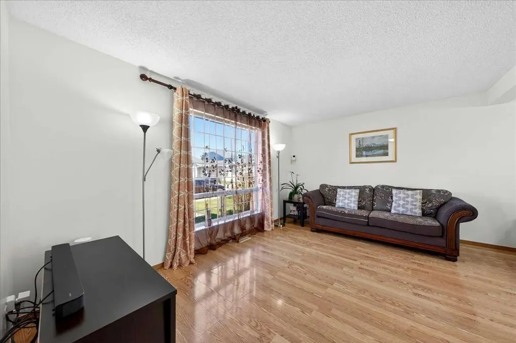 124 Martinwood Court NE Calgary AB T3J 3H2