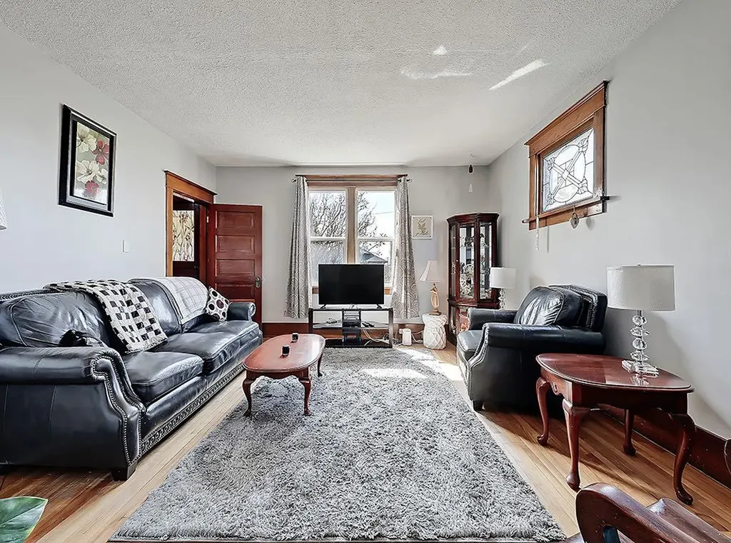 5136 54 Avenue Stavely AB T0L 1Z0