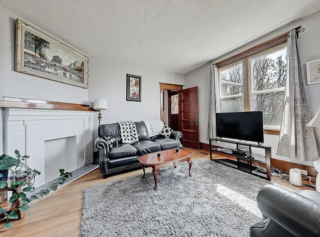 5136 54 Avenue Stavely AB T0L 1Z0