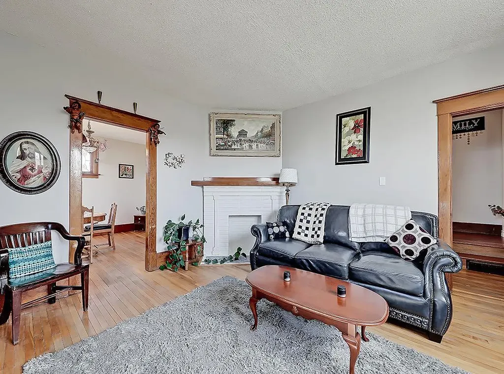 5136 54 Avenue Stavely AB T0L 1Z0
