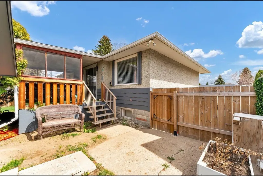 1804 29 Street SE Medicine Hat AB T1A 2J1