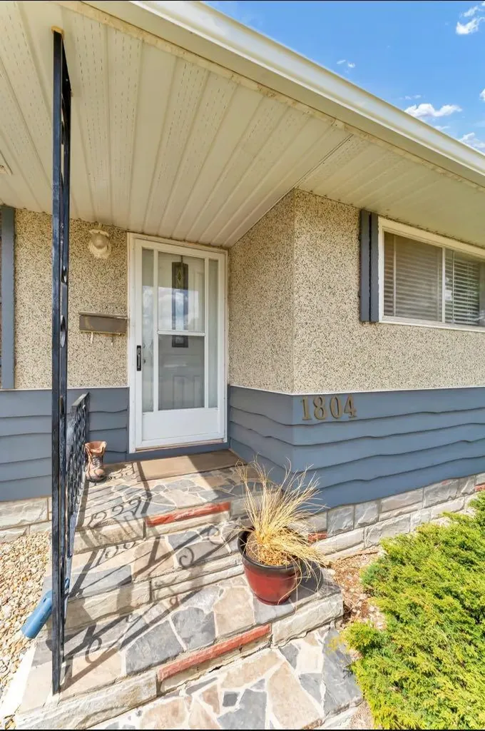 1804 29 Street SE Medicine Hat AB T1A 2J1
