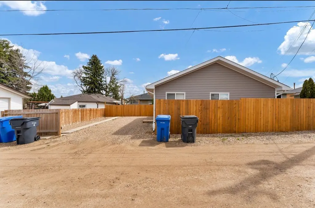 1804 29 Street SE Medicine Hat AB T1A 2J1